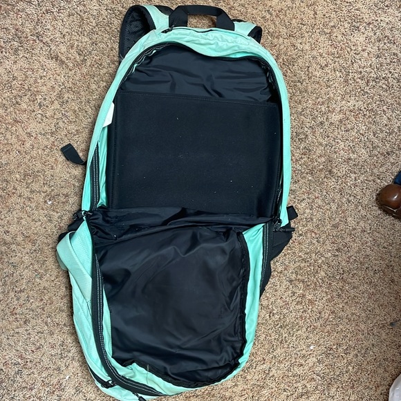 L L Bean bookbag with lots of compartments - Picture 7 of 9